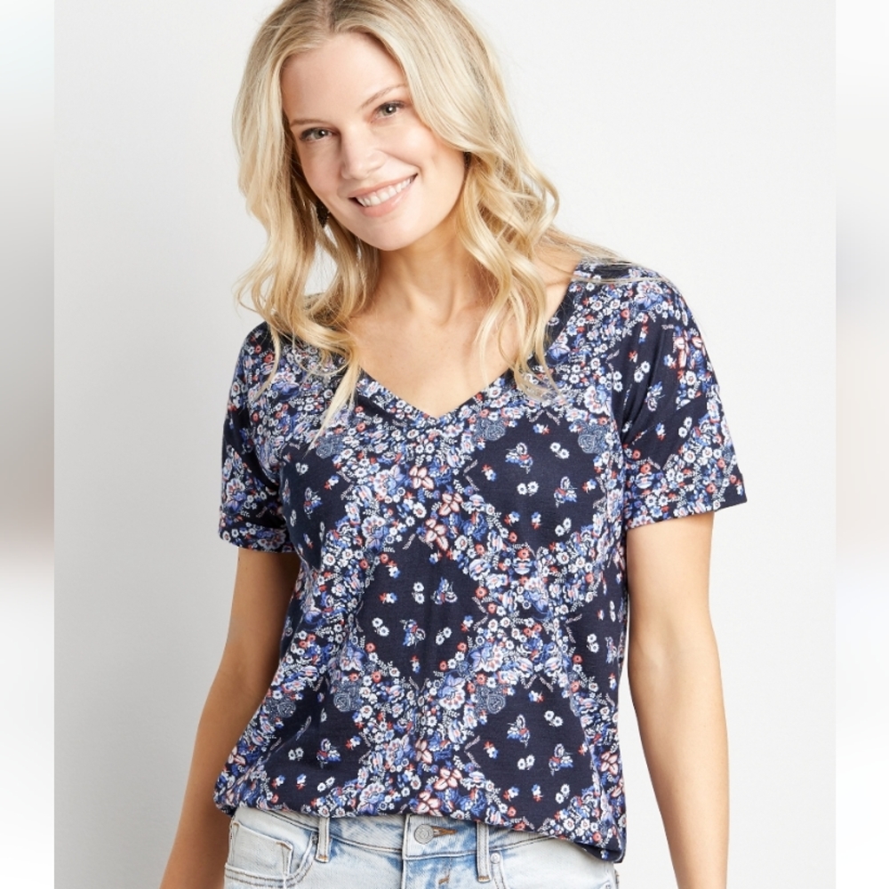Maurices new with tags 24/7 t-shirt size Lg